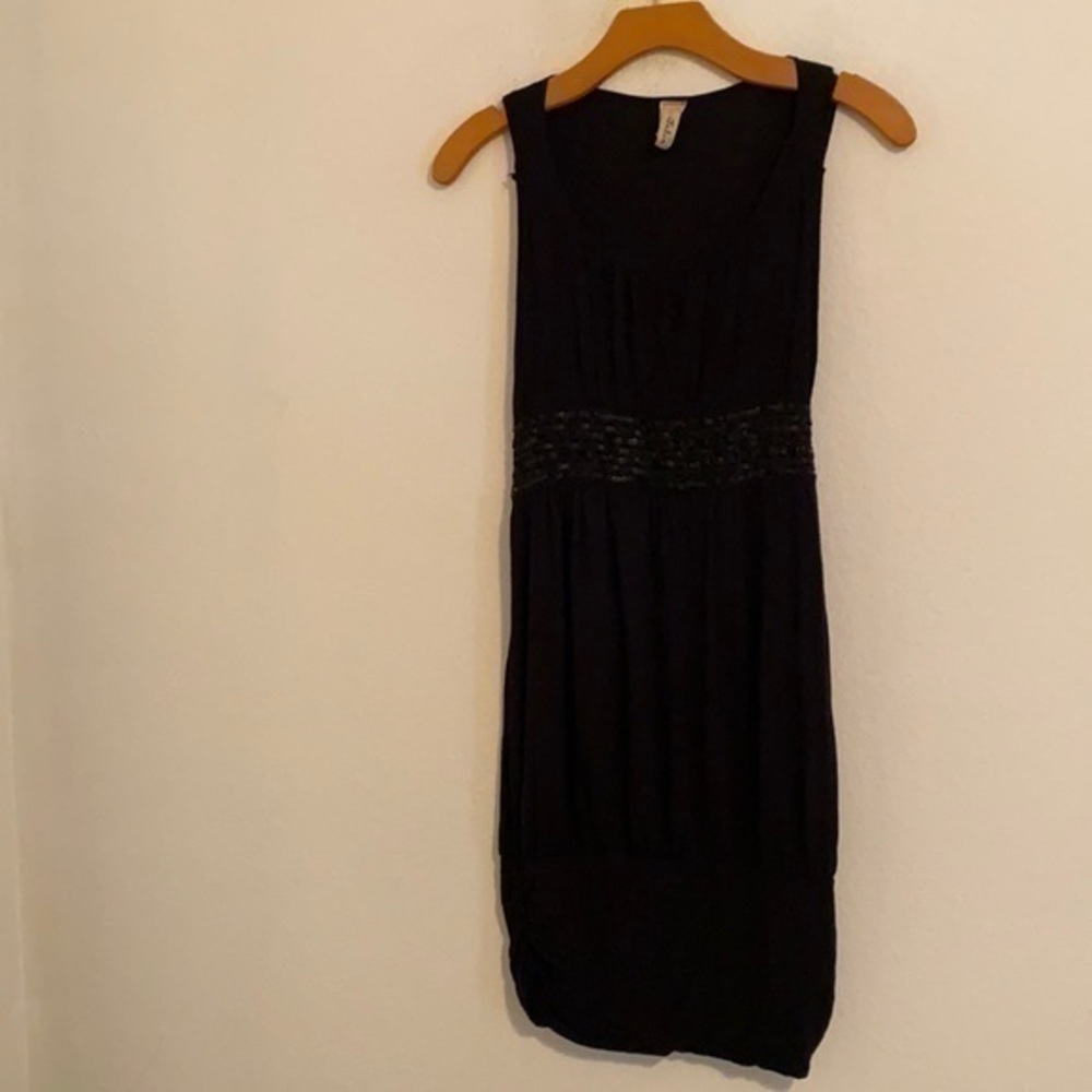SOLID BLACK SLEEVELESS DRESS SIZE MEDIUM
